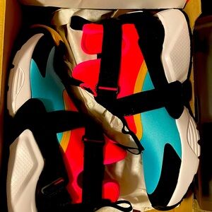 Nike Huaraches size 9 women